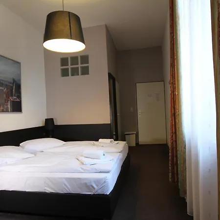 Carlton Hotel 3*
