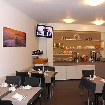 Carlton Hotel