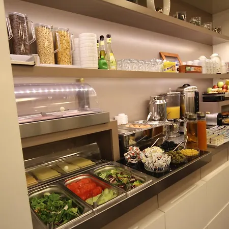 Carlton Hotel 3*