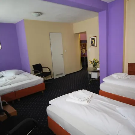 Carlton Hotel