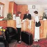 Carlton Otel 3*