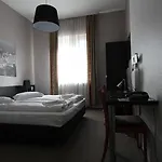 Carlton Otel