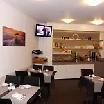Carlton Otel