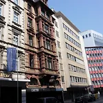 Carlton Otel