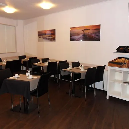 Szálloda Carlton 3*